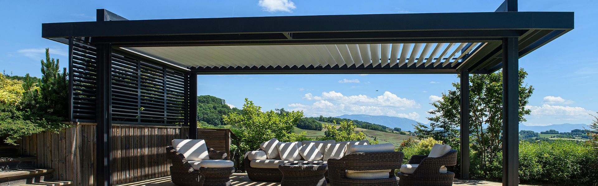 Pergola bioclimatique aluminium à Chilly